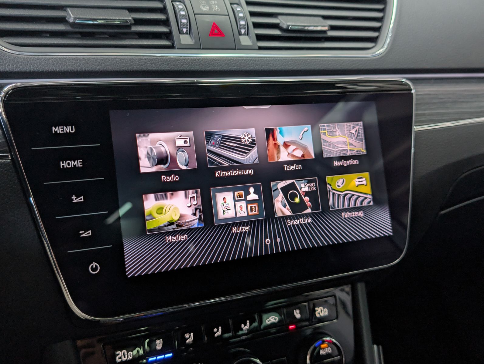 Fahrzeugabbildung SKODA Superb Premium 2.0 TDI PANO LEDER MASSAGE SOUND