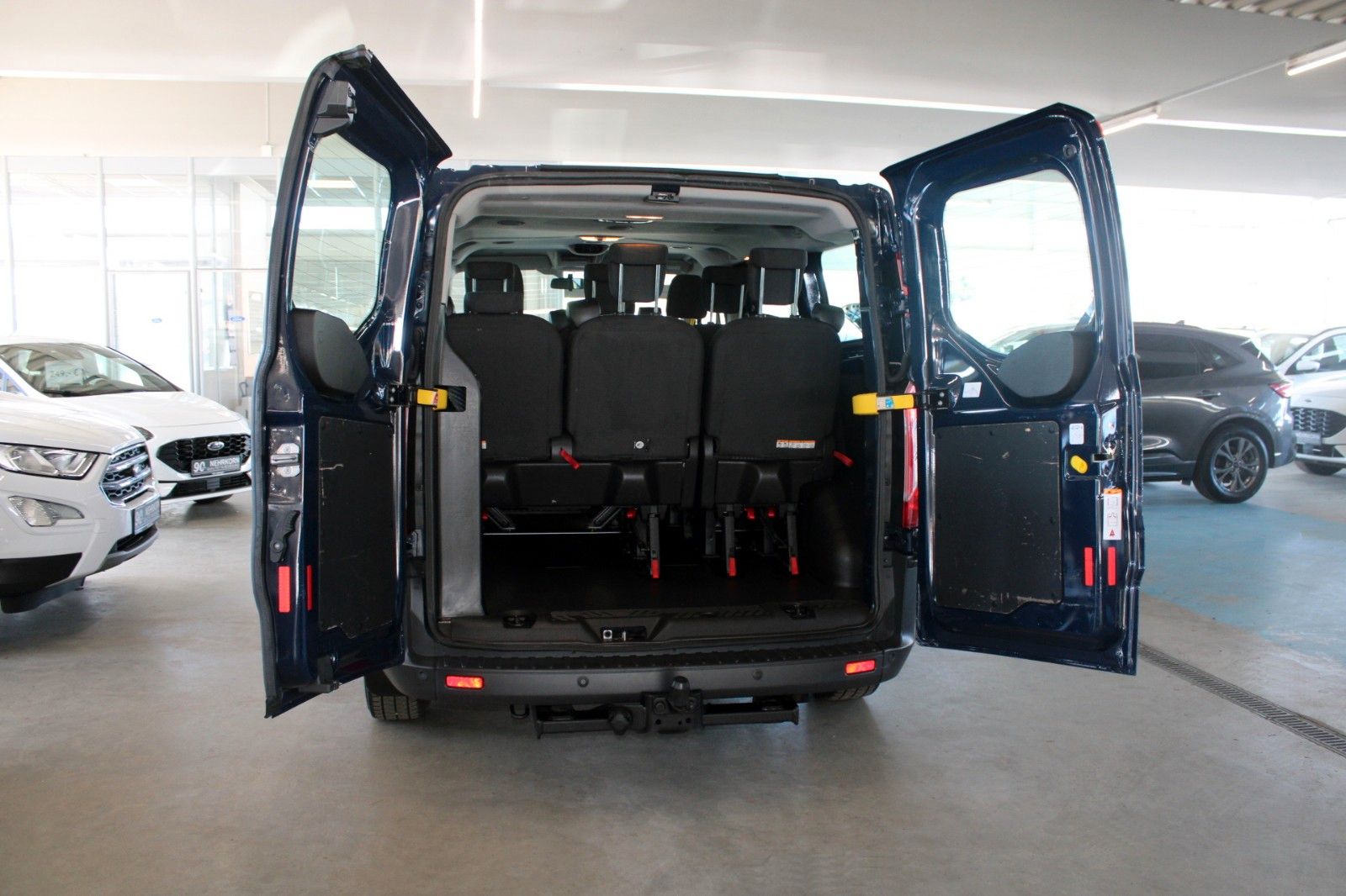 Fahrzeugabbildung Ford Transit Custom Kombi TREND 9-Si Doppelklima AHK