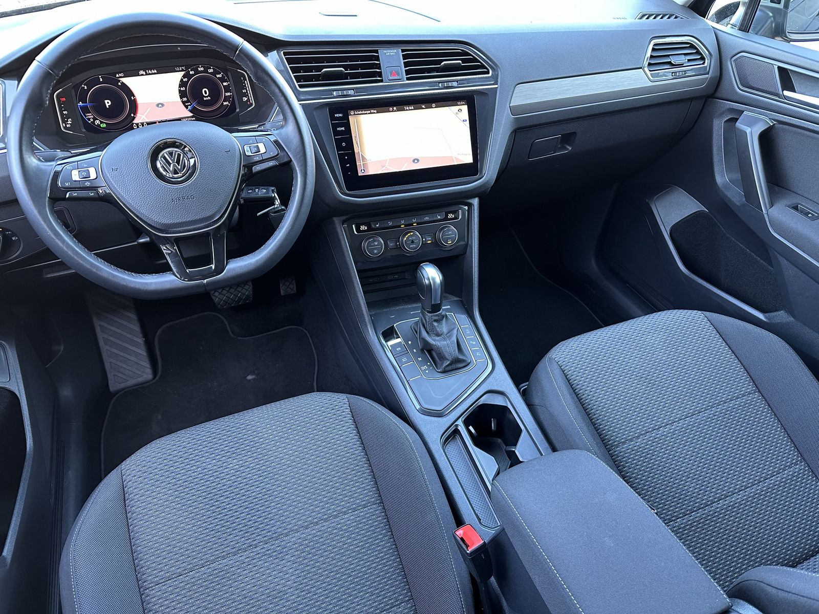 Fahrzeugabbildung Volkswagen Tiguan Allspace 2.0 TDI DSG CL NAV+LED+ACC+KAM