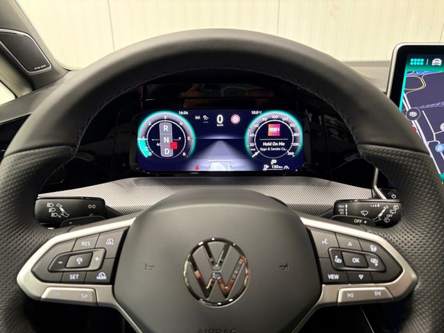 Golf VIII R-Line 2.0 TDI DSG IQ.LIGHT PANO NAVI