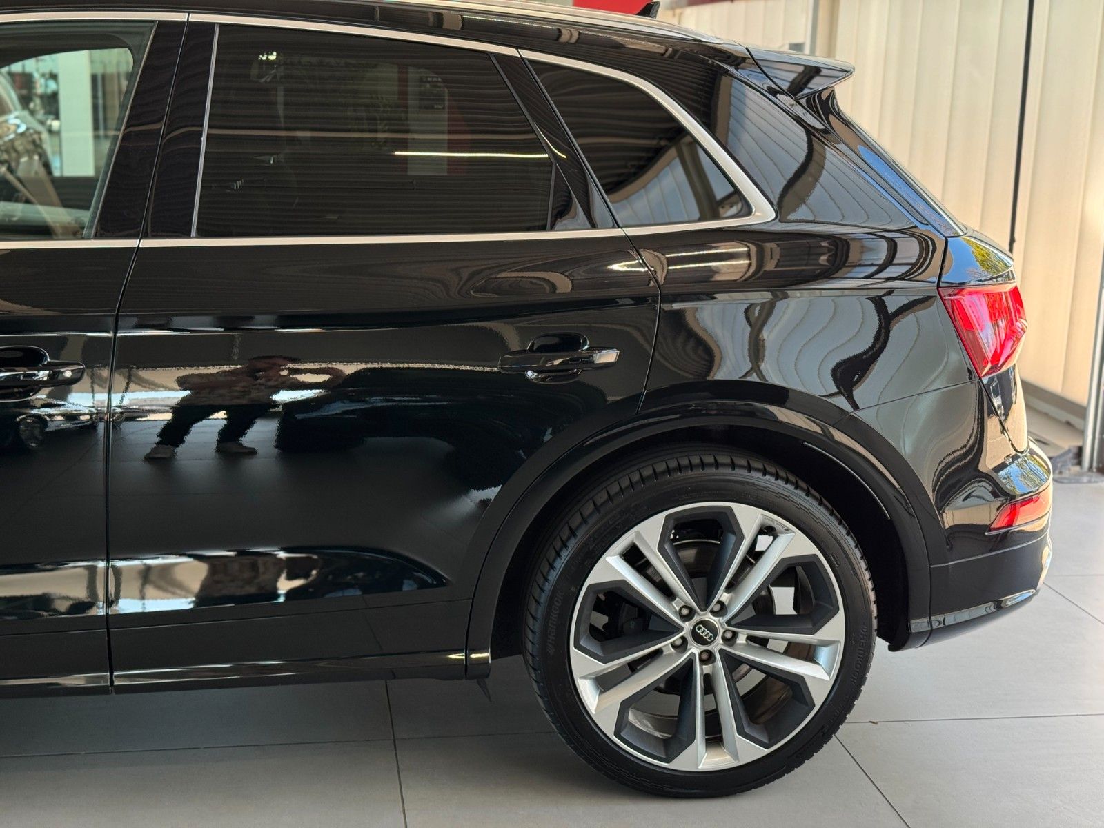 Fahrzeugabbildung Audi SQ5 3.0TDI quattro "Magnetic-Ride 3-Zonen-Klima"