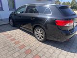 Toyota Avensis Combi 2,2-l-D-4D Automatik Executive... - Toyota Avensis mit Diesel-Antrieb: Kombi, Automatik