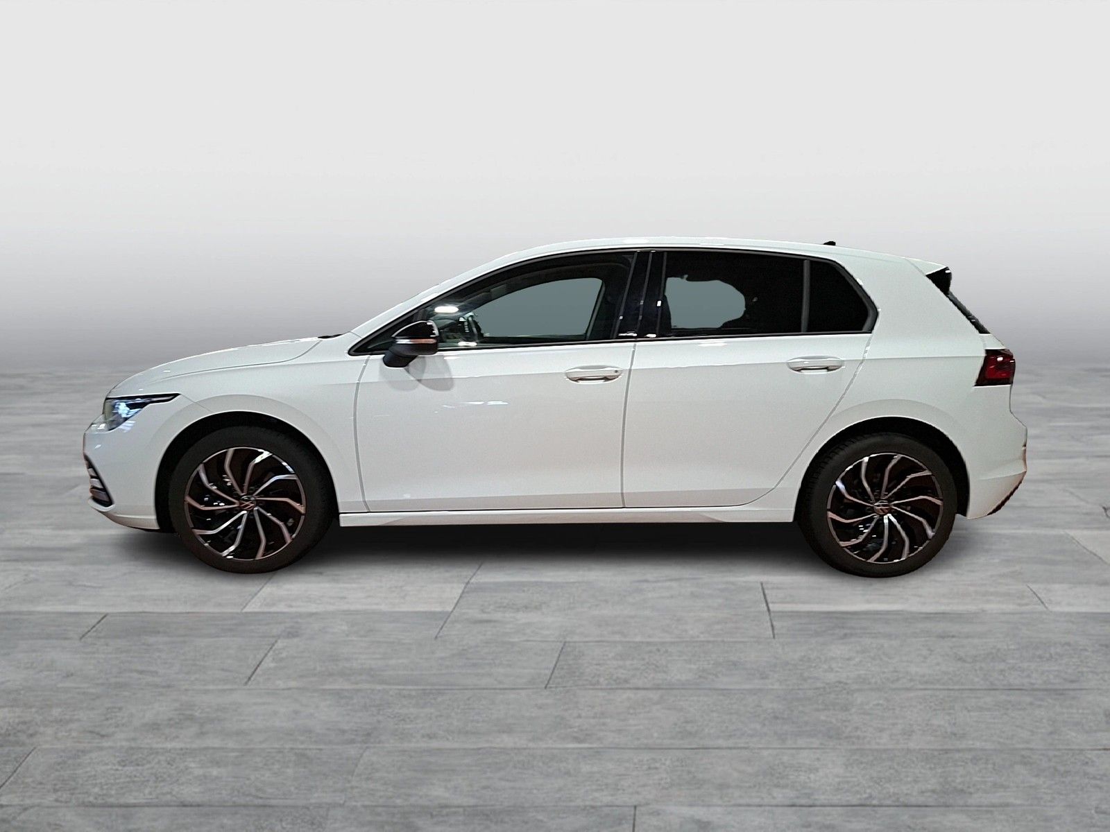 Fahrzeugabbildung Volkswagen Golf VIII TSI Move Matrix Navi AID Pano PDC SH L