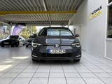 Volkswagen Golf VIII Limo Active Panorama schwenkbare AHK - mit Diesel-Antrieb: Scheckheftgepflegt, Limousine, mit Klimaanlage