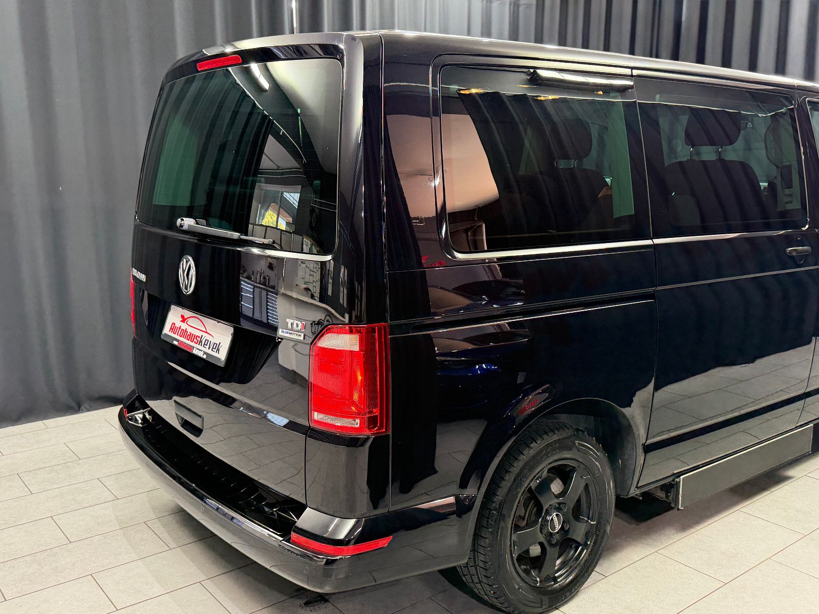 Fahrzeugabbildung Volkswagen T6 Multivan Trendline|Behindertengerecht|DSG|NAV