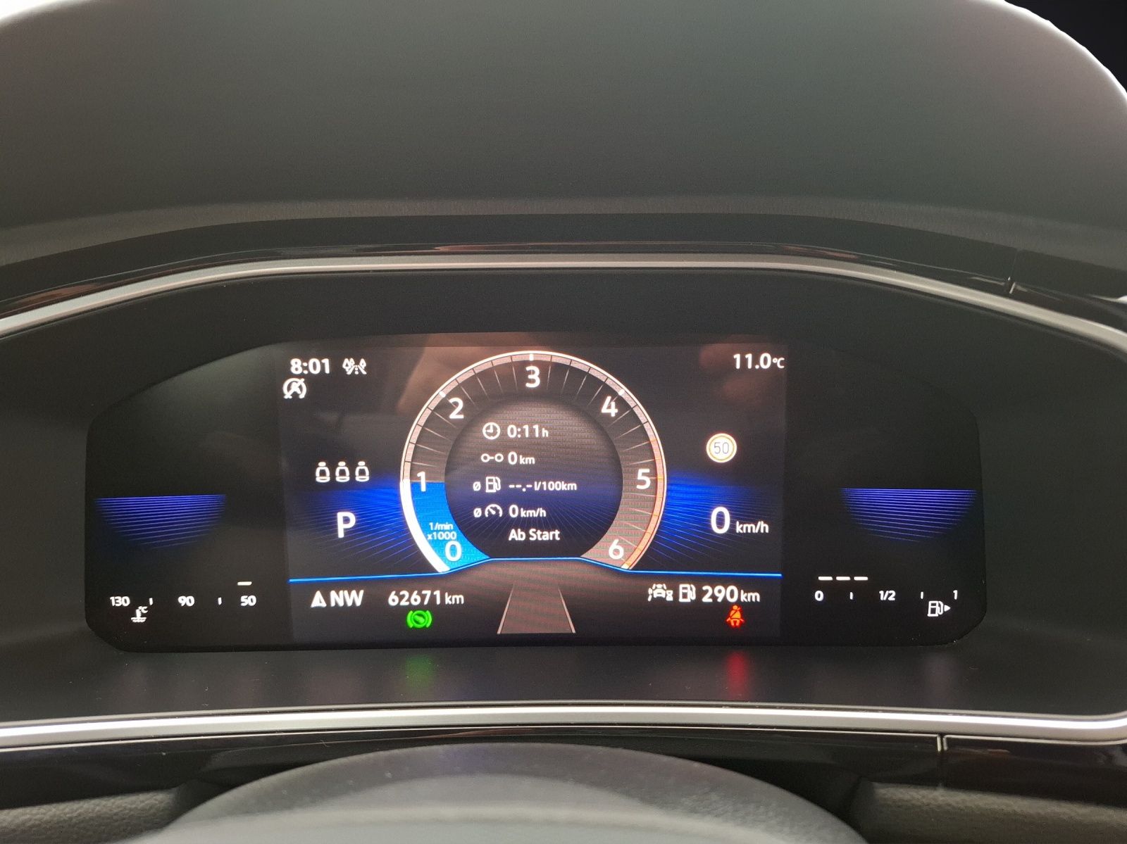 Fahrzeugabbildung Volkswagen T-Roc TDI R-Line DSG LED AHK Navi AID ACC RFK SH