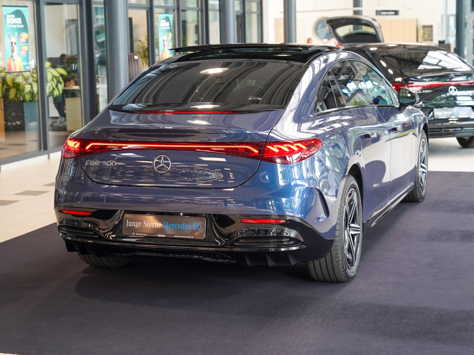 Mercedes-Benz EQE 300 AMG Line HYPERSCREEN Massage Pano HeadUp foto 4