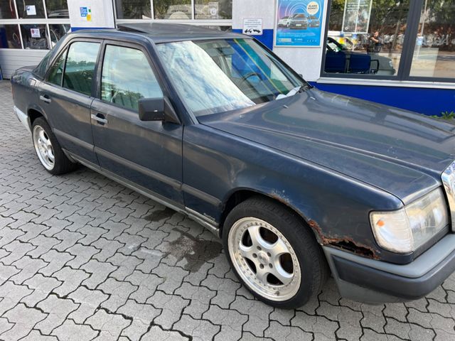 Mercedes-Benz 230