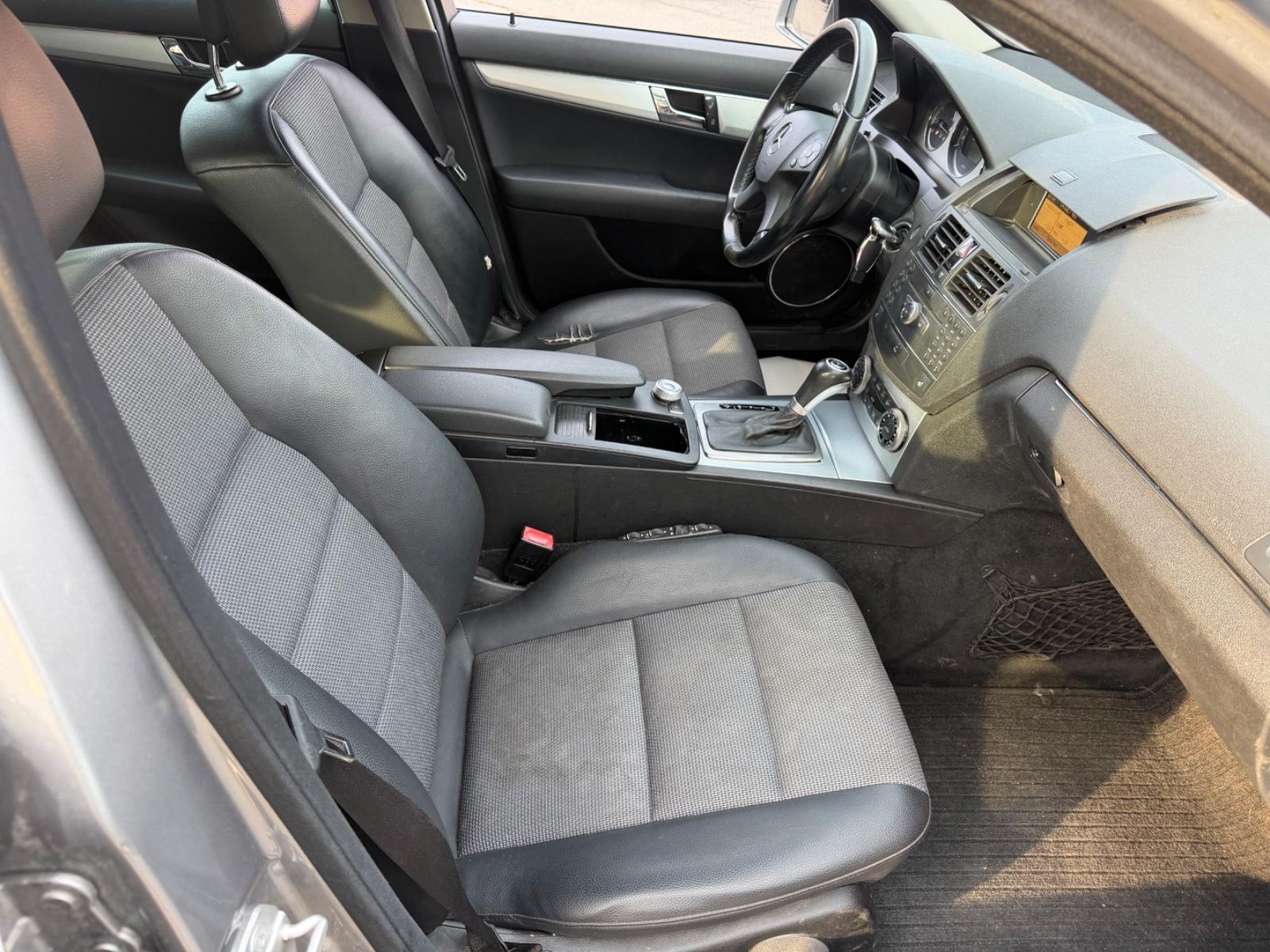 Mercedes-Benz C200 2009 — photo 10