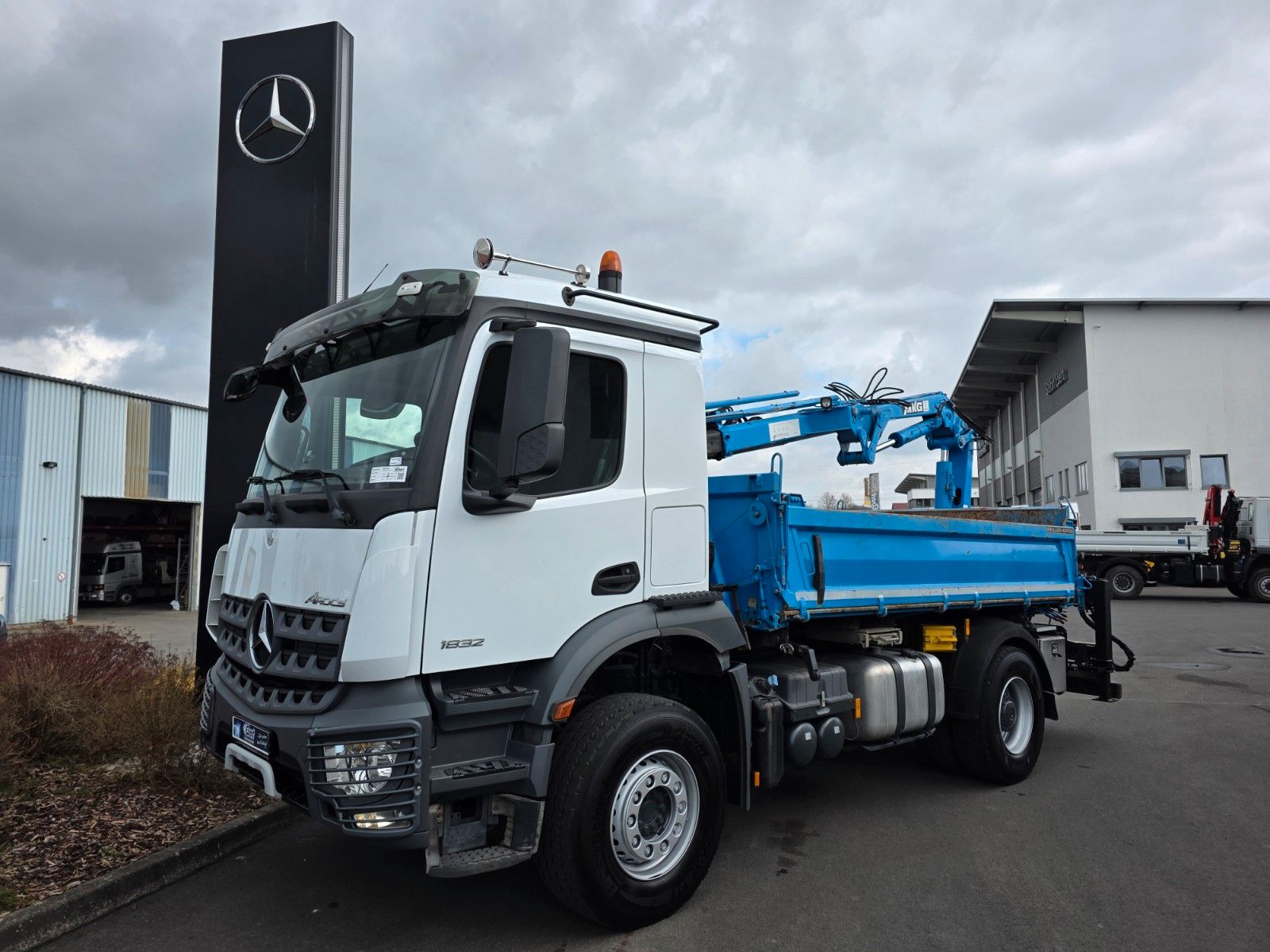 Fahrzeugabbildung Mercedes-Benz Arocs 1832 KK 4x2 Kran MKG HLK 116 A3 Funk