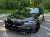 BMW 530e xDrive/M-Packet/AHK/20-Zoll/Head-up-Display - BMW 5er Reihe: Head Display