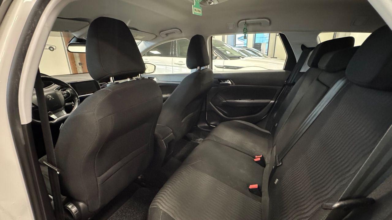 Peugeot 308 2015 — photo 12
