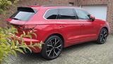Volkswagen Touareg R-Line, 22Z, nahezu voll, Garantie - rote Volkswagen Touareg