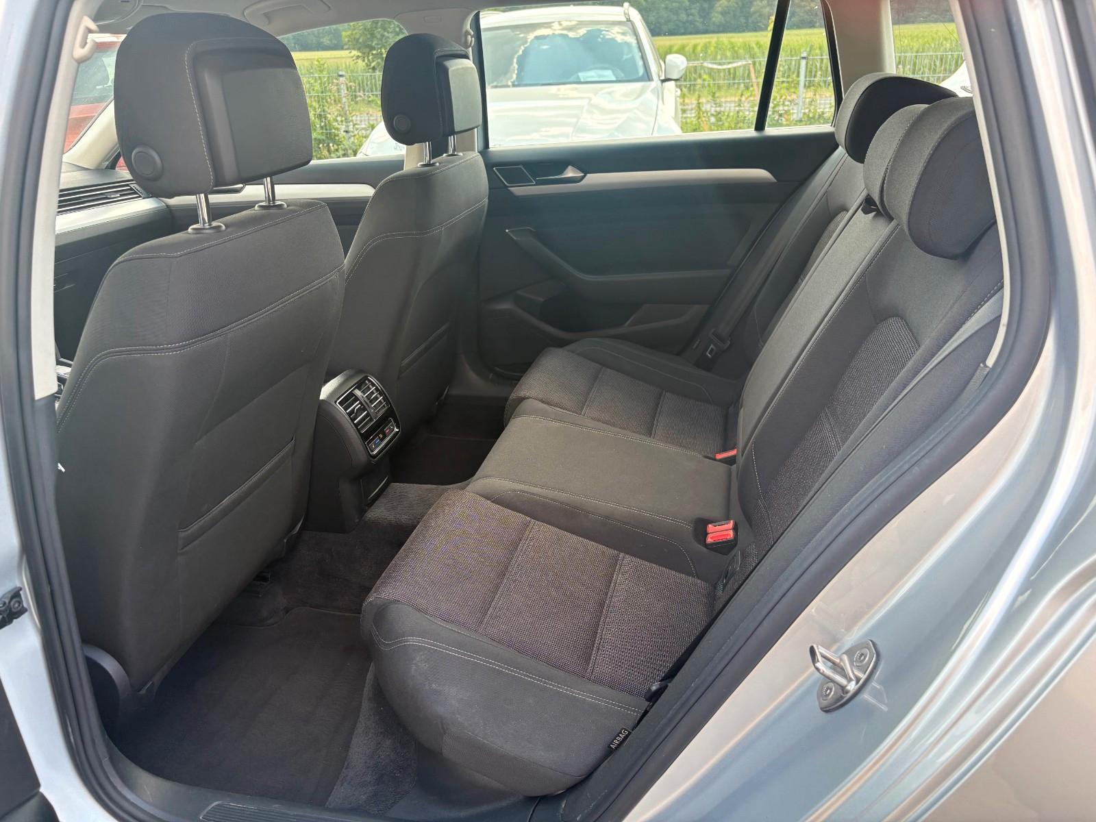 Volkswagen Passat Variant 2.0 TDI DSG Navi ACC SPORTSITZE