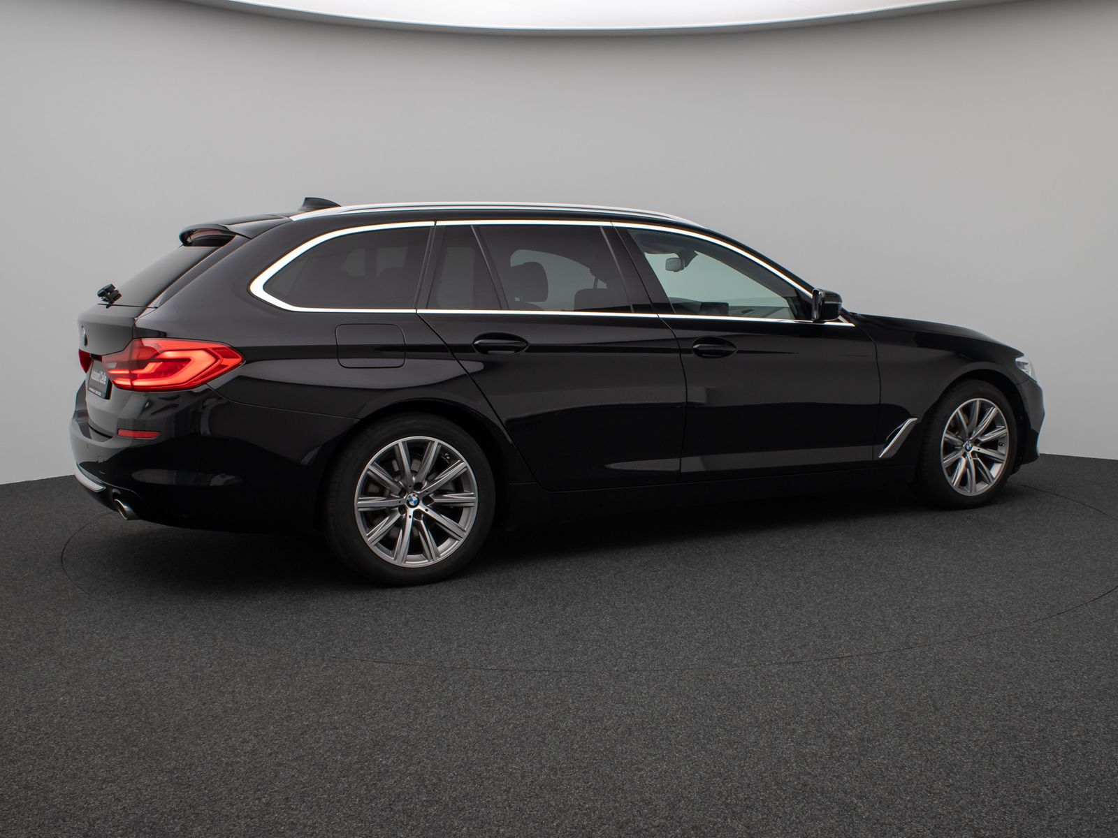 Fahrzeugabbildung BMW 520d Luxury Line Kamera HUD H/K Massage DisplKey