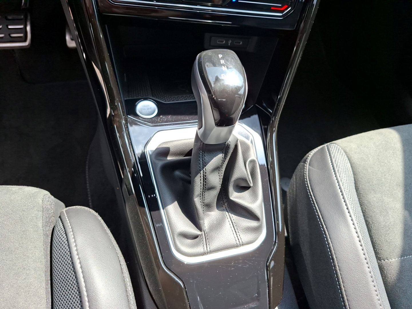 T-Roc 1.5 TSI R-Line Black Style *Pano*Easy Open