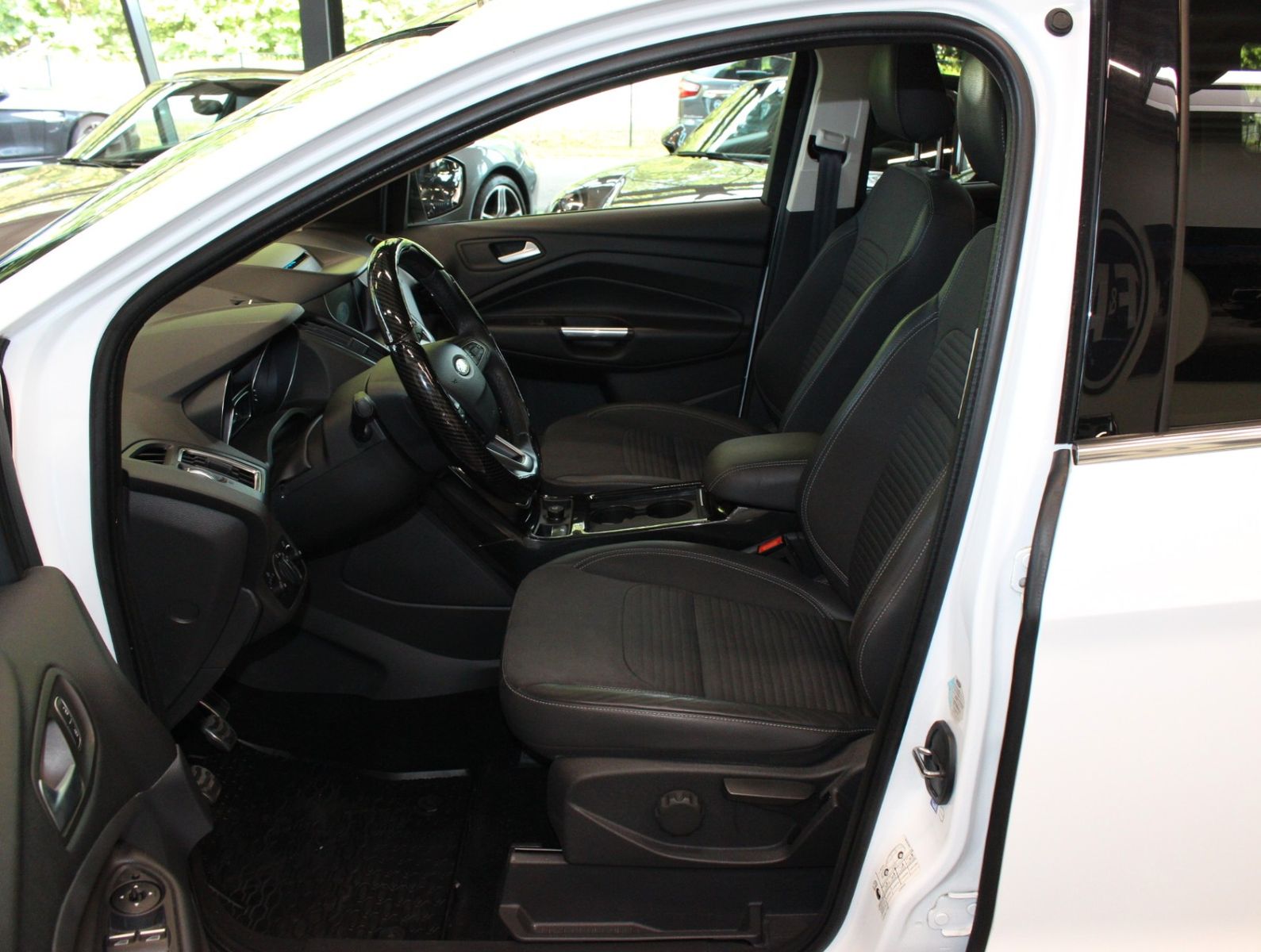 Fahrzeugabbildung Ford Kuga 1,5 EcoBoost 4x2 Titanium*Kamera*Navi