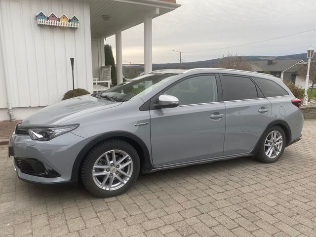 Toyota Auris Touring Sports Hybrid 1...