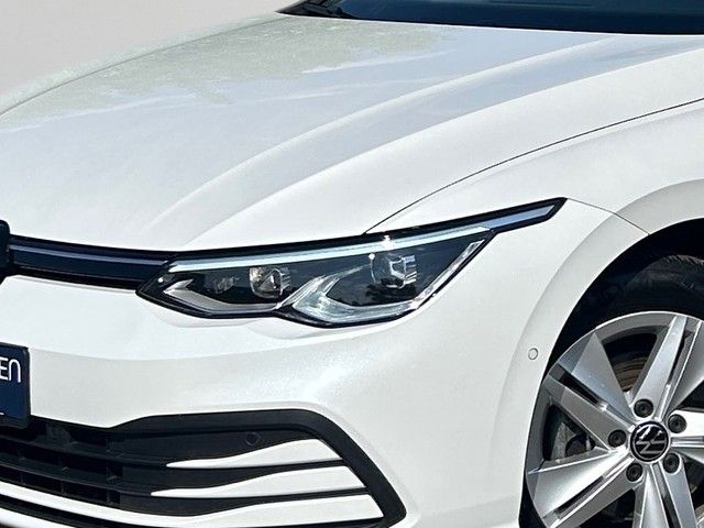 Fahrzeugabbildung Volkswagen Golf VIII Variant 1.5eTSI DSG Life LED+ACC+PARKL