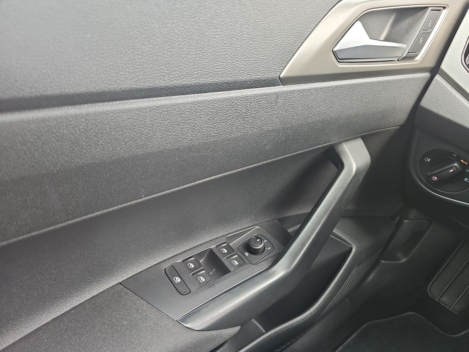 Fahrzeugabbildung Volkswagen Polo Comfortline TSI SHZ PDC DAB+ WeConnect Klim