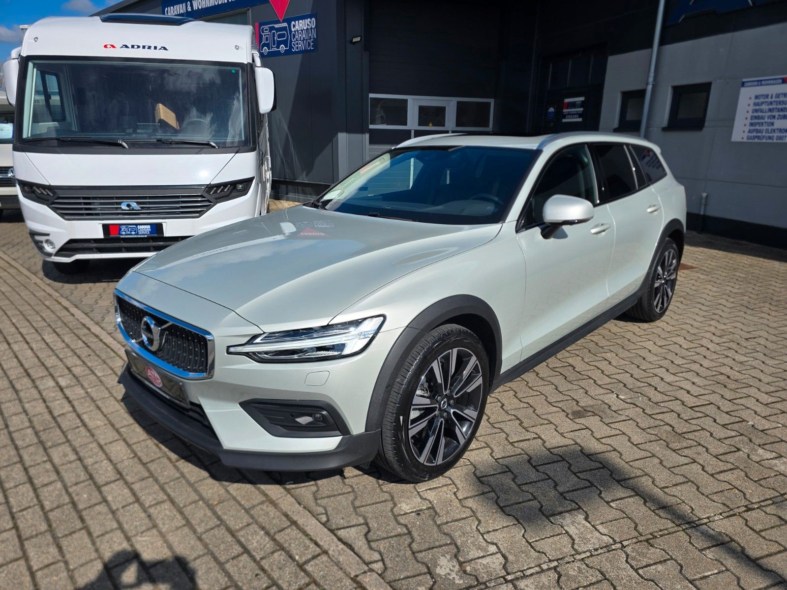 Volvo V60 Cross Country Pro AWD Navi Leder,360° Kamera
