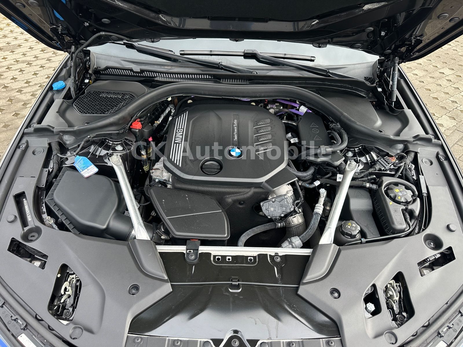 Fahrzeugabbildung BMW 520dxDrive Touring M-Sport/Laser/Head-Up/ACC/AHK