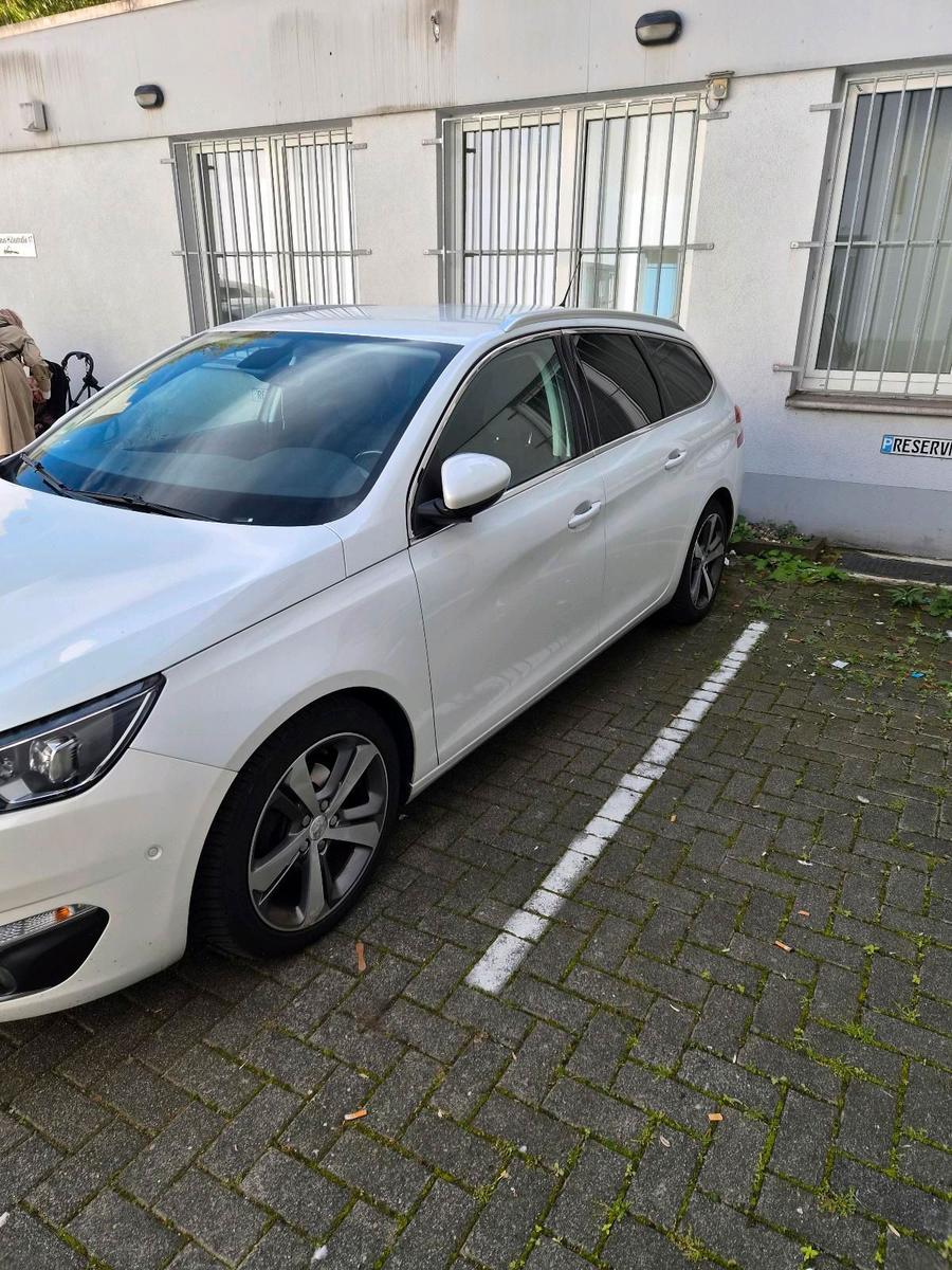 Peugeot 308 2015 — interior