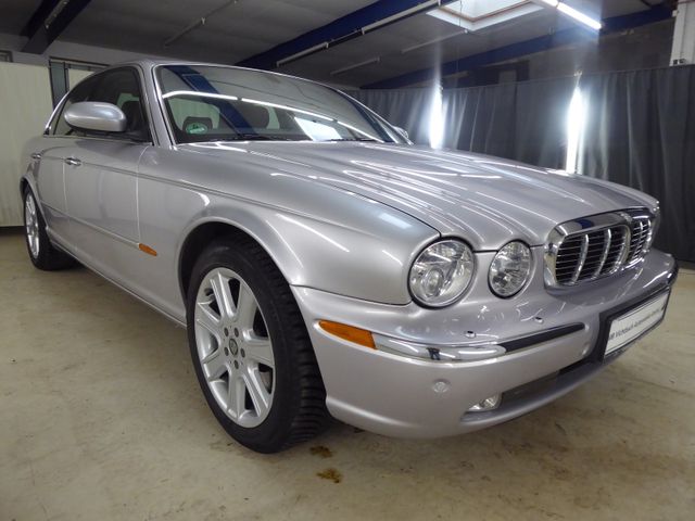 Jaguar XJ8 4.2 V8 Executive *Liebhaberfahrzeug*