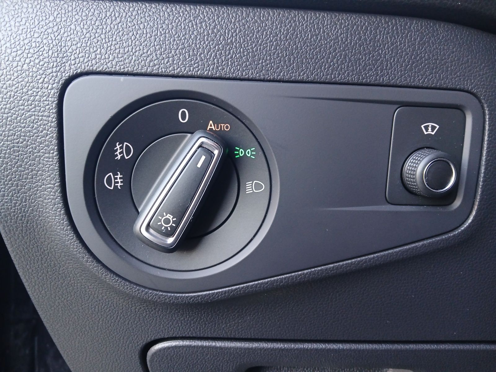 Fahrzeugabbildung Volkswagen Tiguan Allspace TDI Highline DSG 4M R-Line LED A