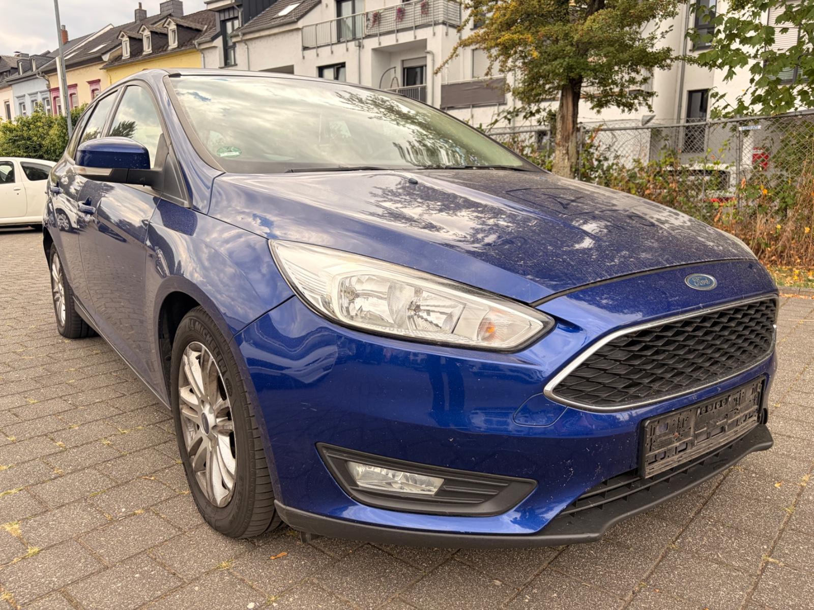 Ford Focus 2015 — interior