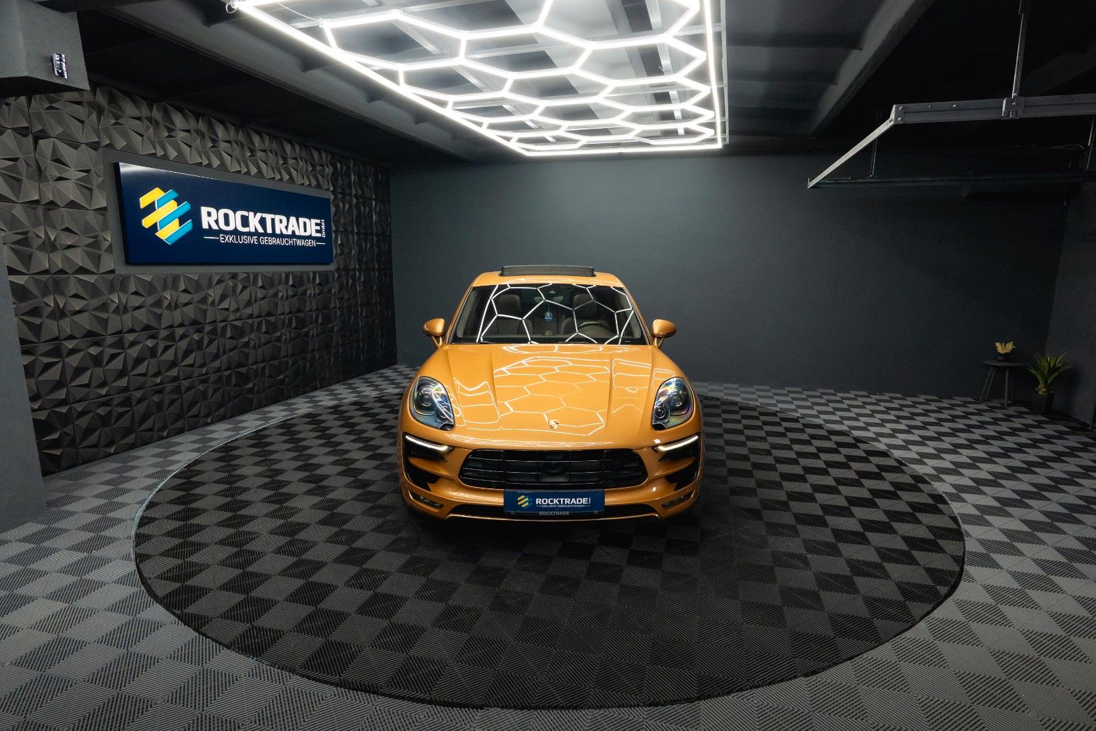 Fahrzeugabbildung Porsche Macan Turbo FENRIR | AURUM | CHRONO+ | LUFT | 21