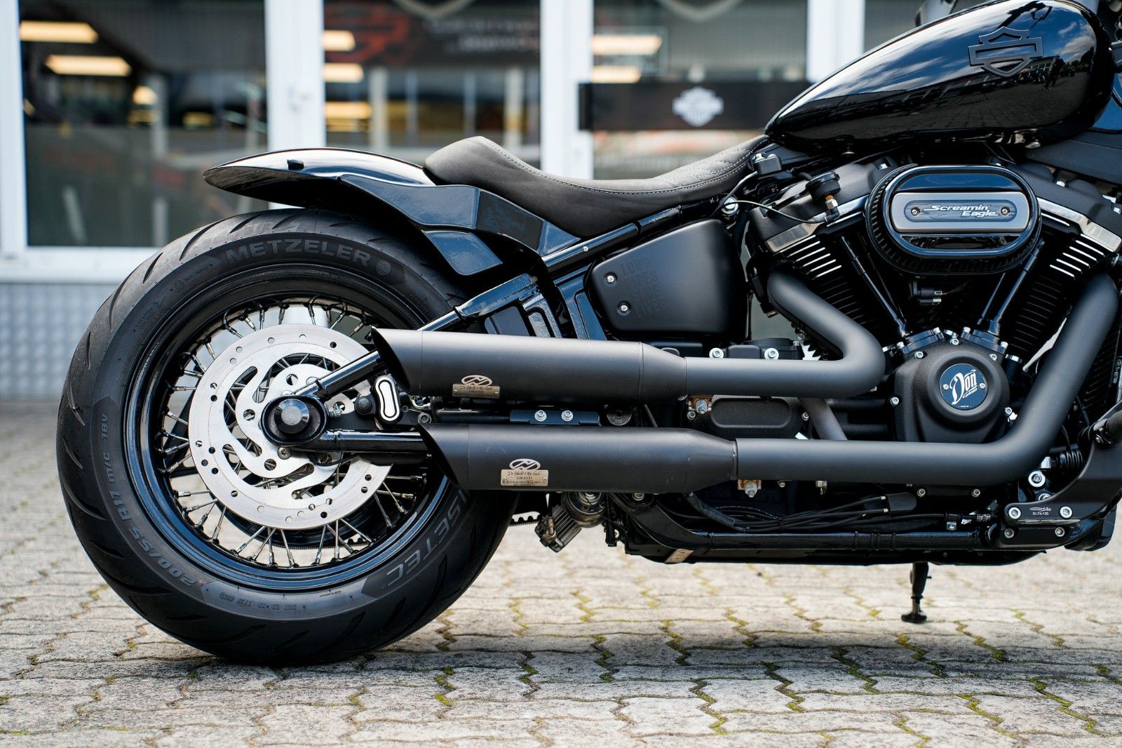 Fahrzeugabbildung Harley-Davidson SOFTAIL STREET BOB CLUBSTYLE J&H Ape - Airride