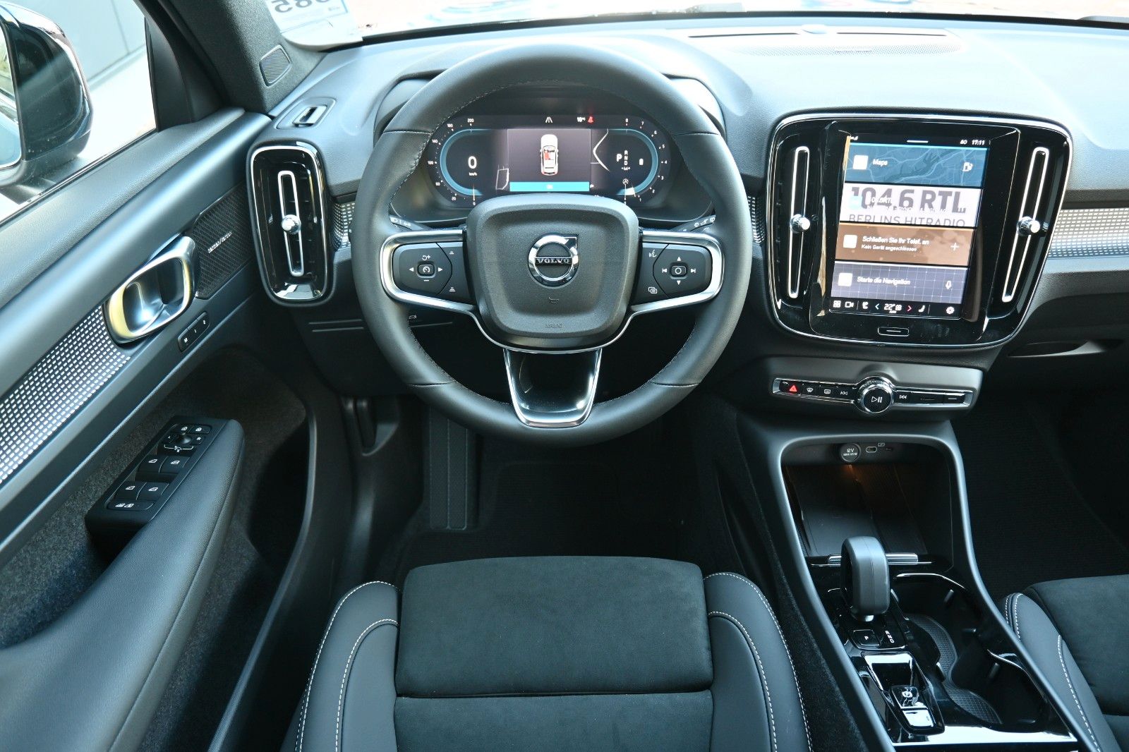 Fahrzeugabbildung Volvo XC40 B4 AWD DKG Plus Dark*STDHZG*360°*ACC