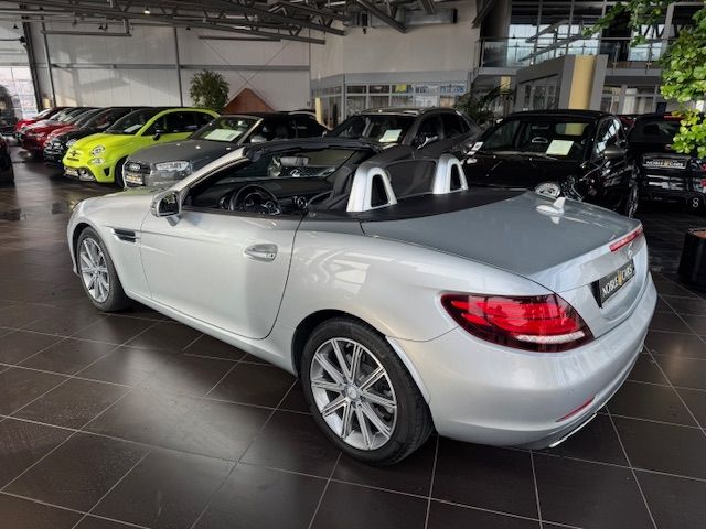 Fahrzeugabbildung Mercedes-Benz SLC 300 Roadster PANO NAVI ALU