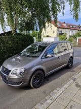 Volkswagen Touran 1.9 TDI DPF Highline Highline - Volkswagen Touran mit Diesel-Antrieb: Kleinbus, 1.9