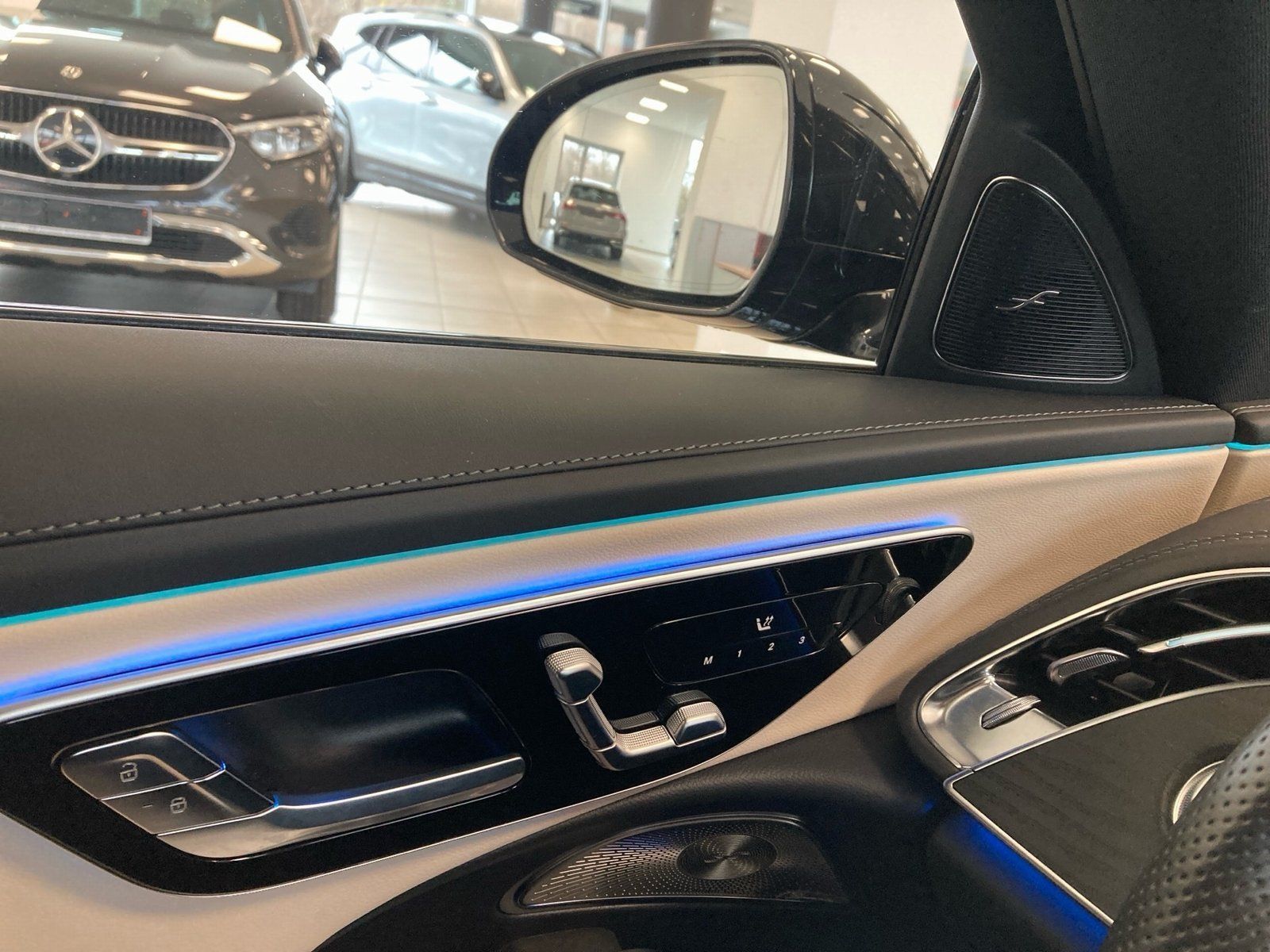 Fahrzeugabbildung Mercedes-Benz E 450 T 4M AMG*AHK*Burme*20"*Night*Digital*Distr