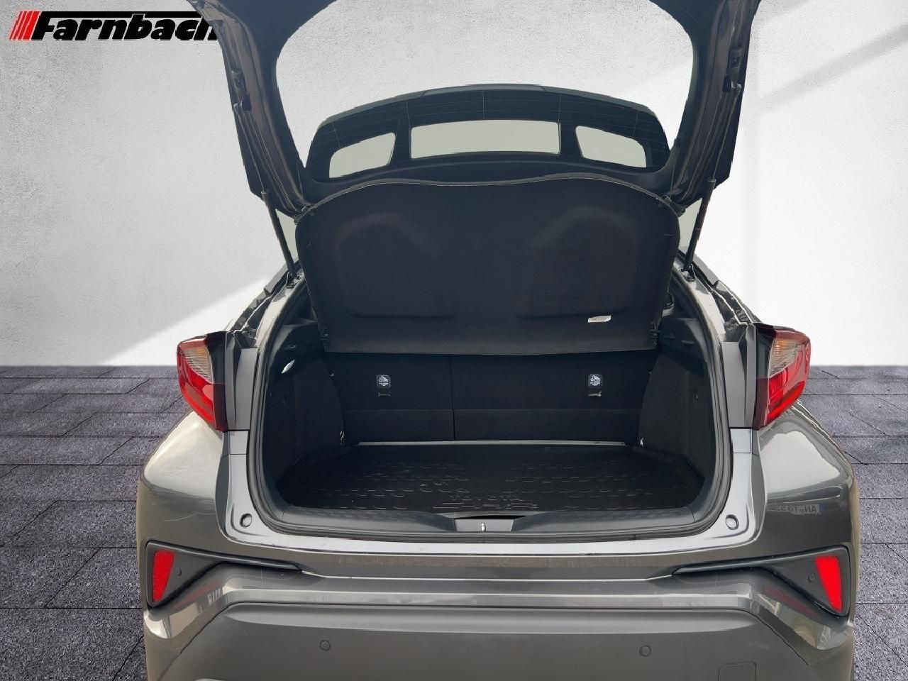 Fahrzeugabbildung Toyota C-HR 2,0 Hybrid Team D 4x2