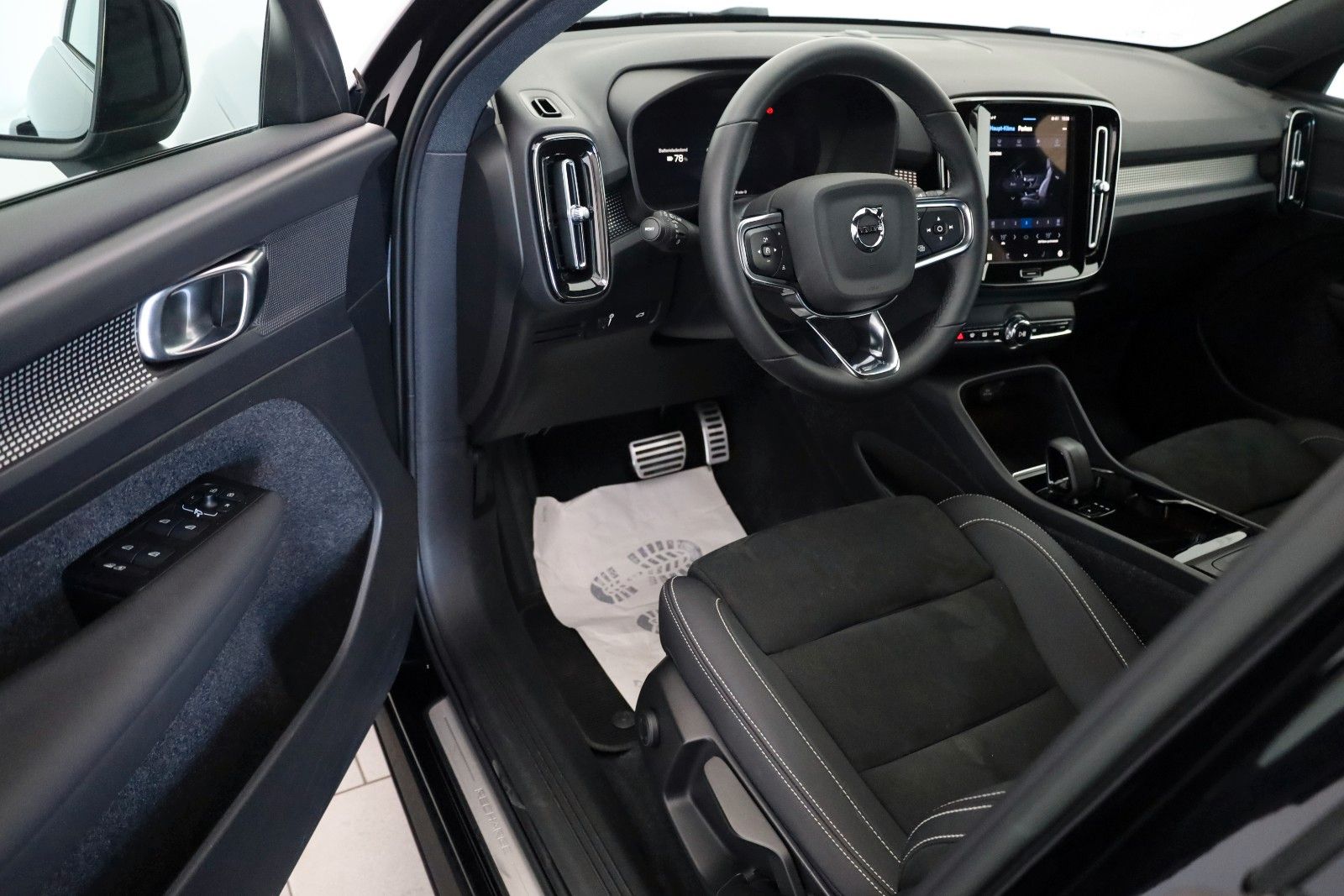 Fahrzeugabbildung Volvo XC40 Plus Recharge,T.Leder,Navi,LED,Kamera,SH