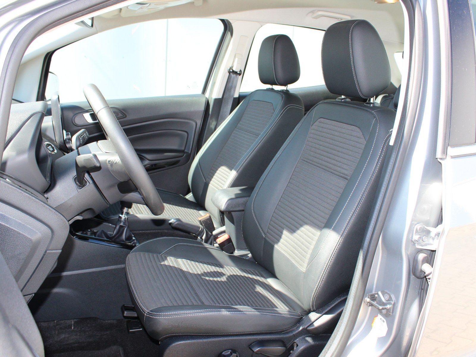 Fahrzeugabbildung Ford EcoSport Titanium 1,0 EcoBoost Start/Stopp