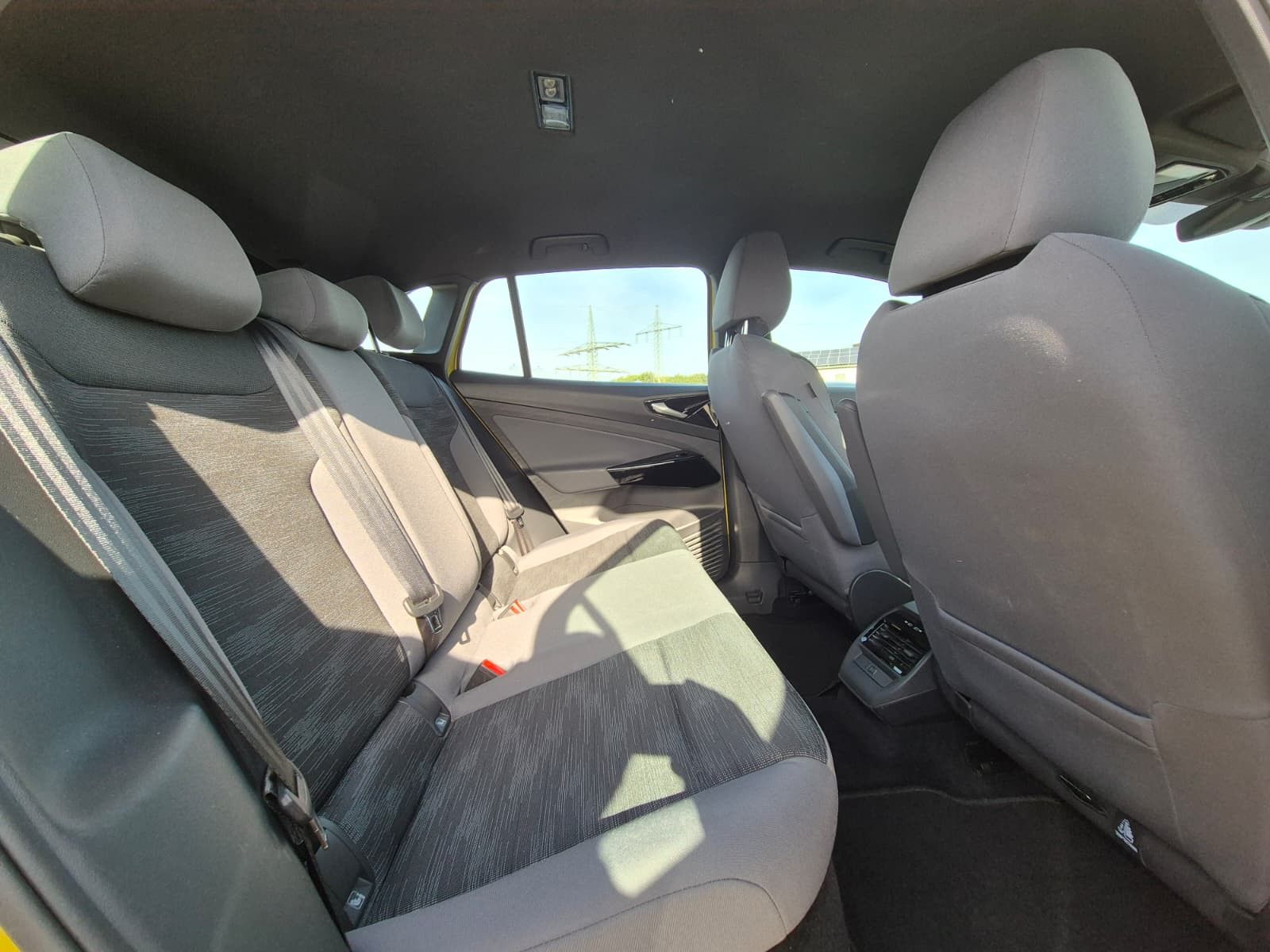Fahrzeugabbildung Volkswagen ID.4 Pro Performance Life ACC*NAVI*AHK*LM 19"