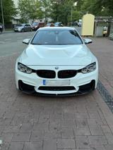BMW M4 Coupé M4 - BMW M4 mit Benzin-Antrieb: Sportwagen