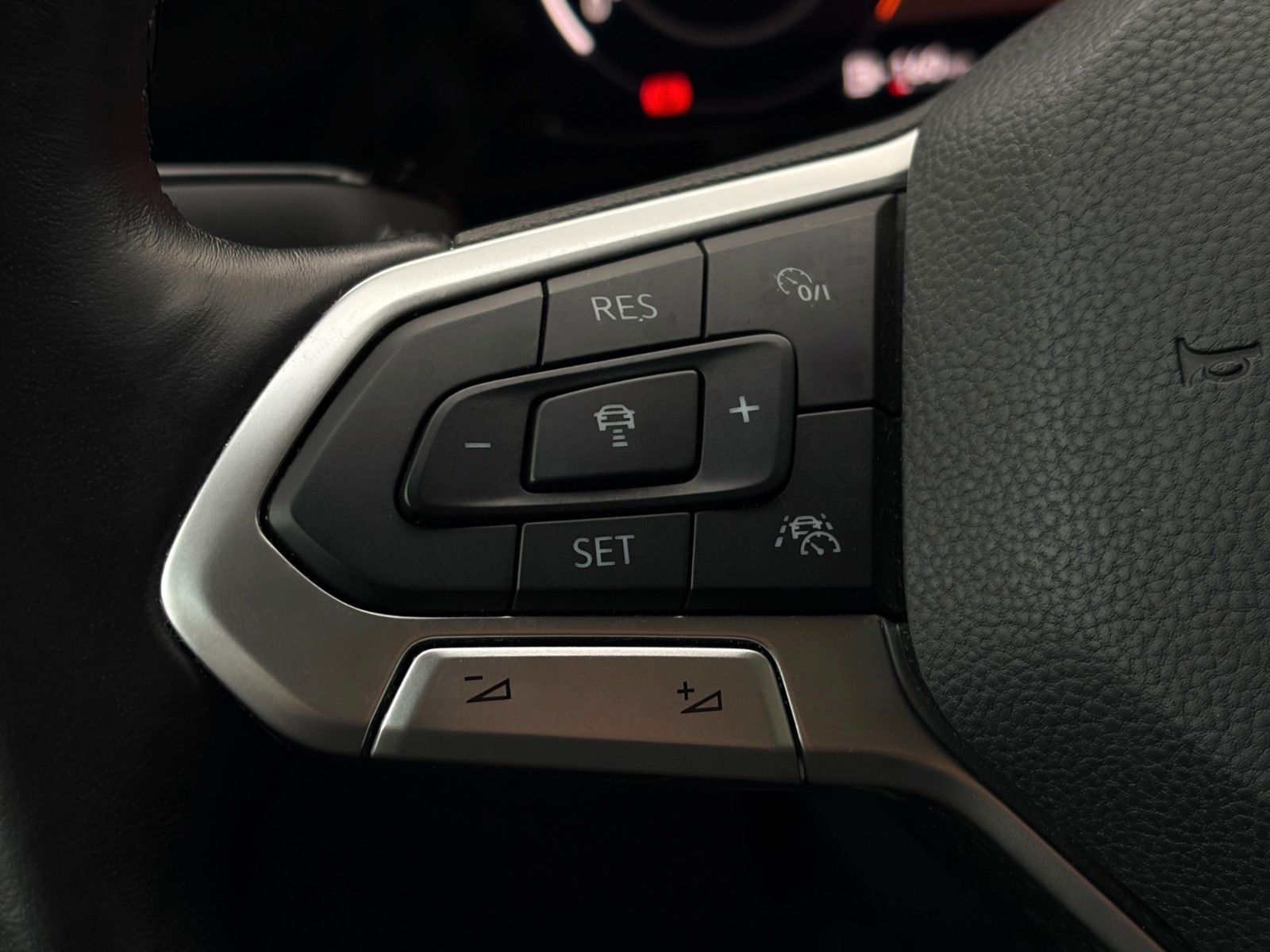 Fahrzeugabbildung Volkswagen Golf 1.5 TSI Life ACC LKAS PDC SHZ 3Z-Klima LED