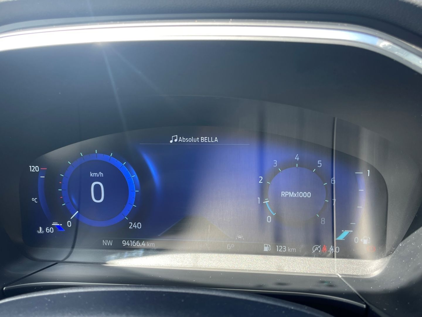 Fahrzeugabbildung Ford Kuga Titanium Spurhalteass Winterpaket Kamera