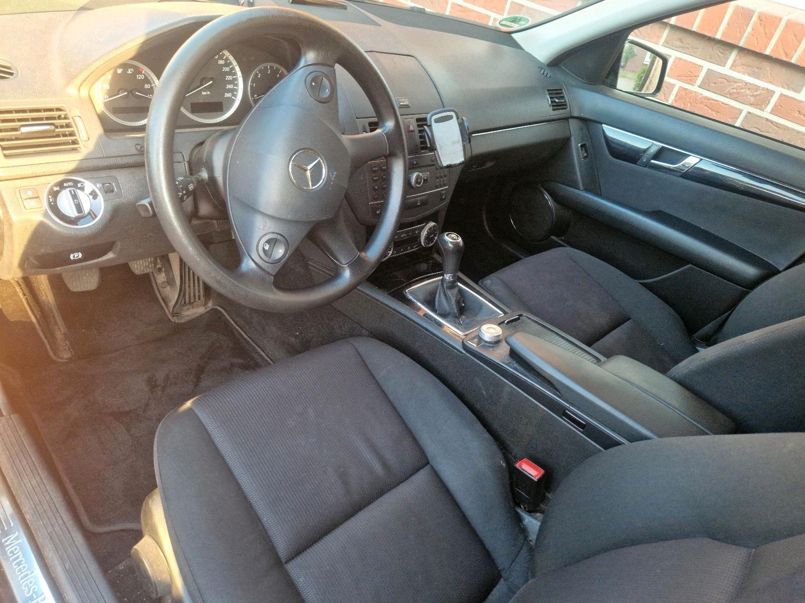 Mercedes-Benz C220 2010 — interior