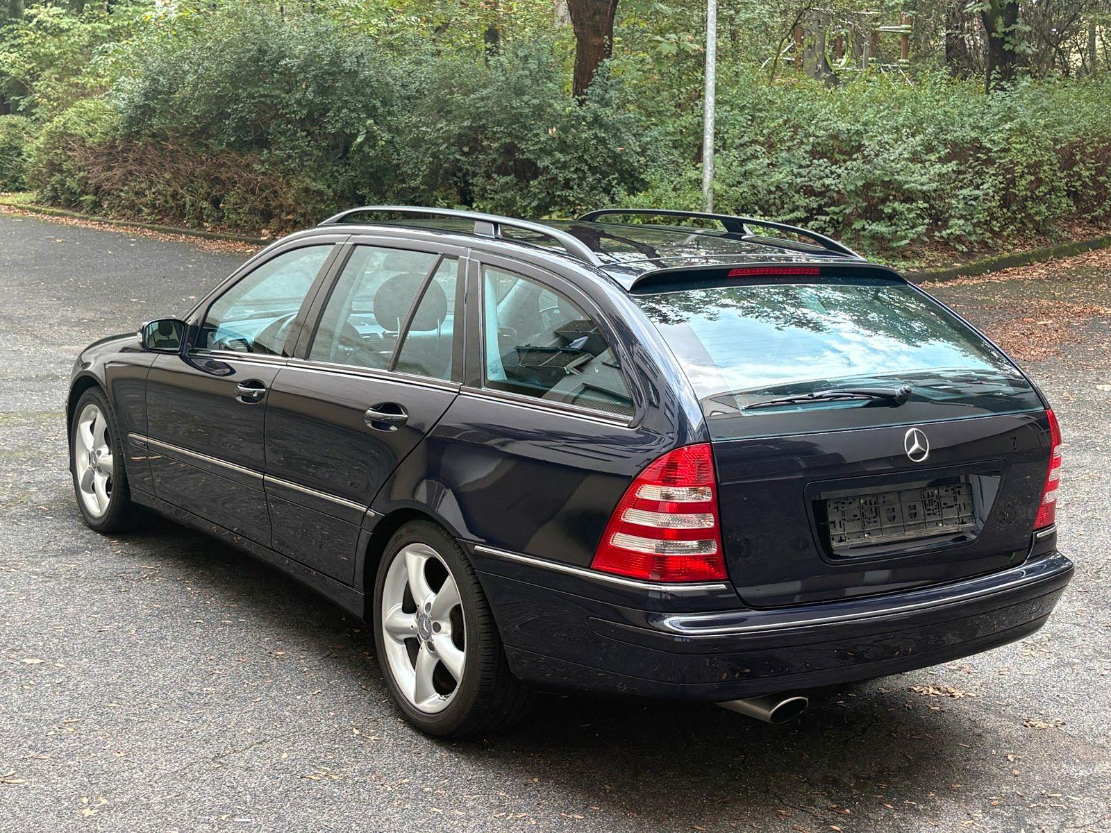 Mercedes-Benz C230 2004 — rear view