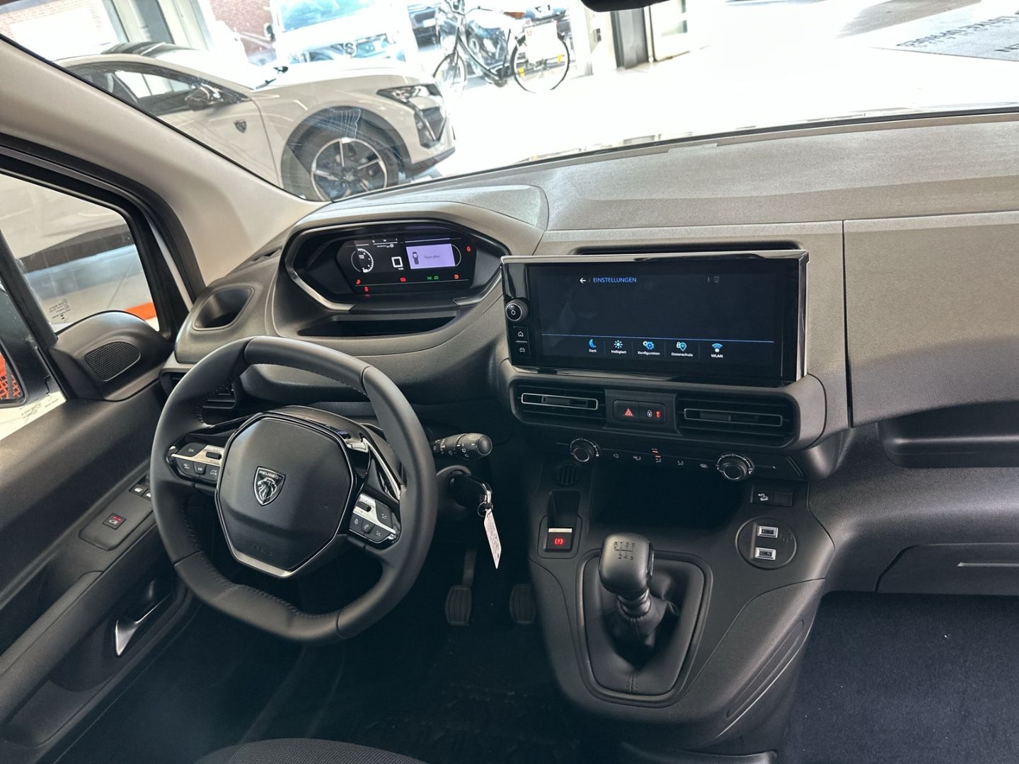 Fahrzeugabbildung Peugeot Partner L1 PureTech 110 LED DAB Rückfahrkam.