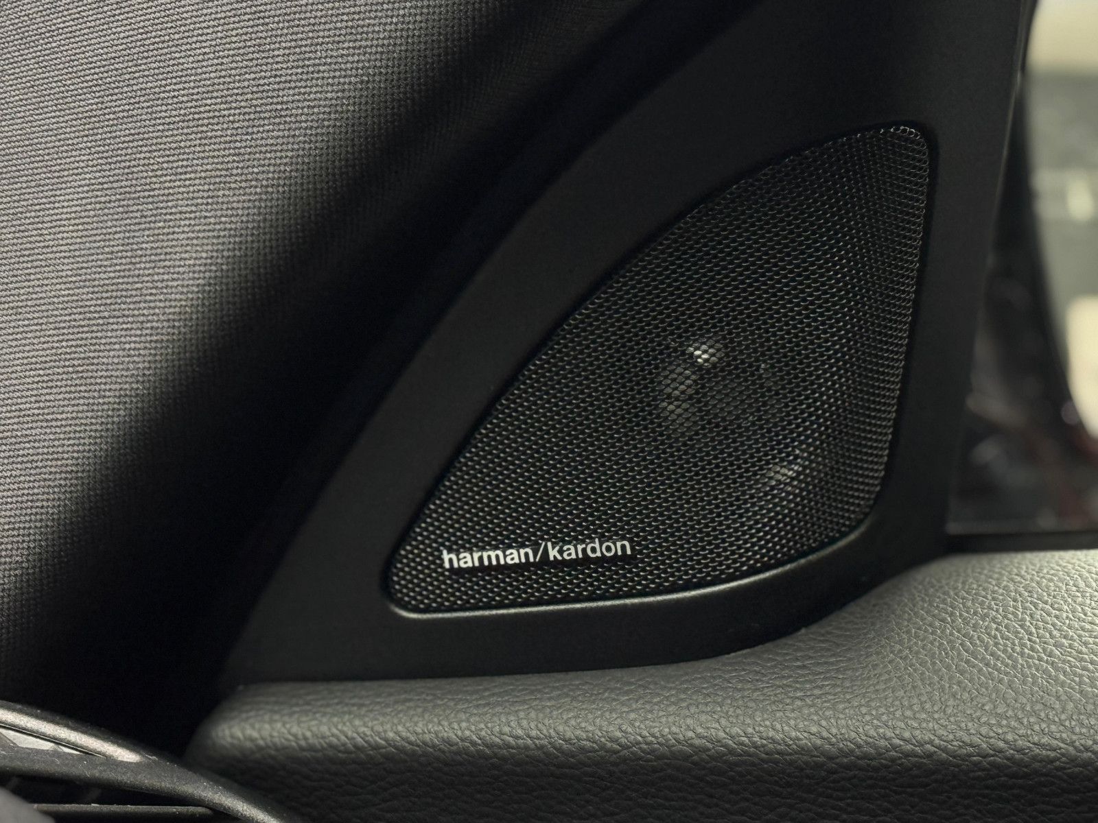 Fahrzeugabbildung BMW 1er M Coupe|H&K|AKRA|PERFORMANCE SITZE|DREXLER|