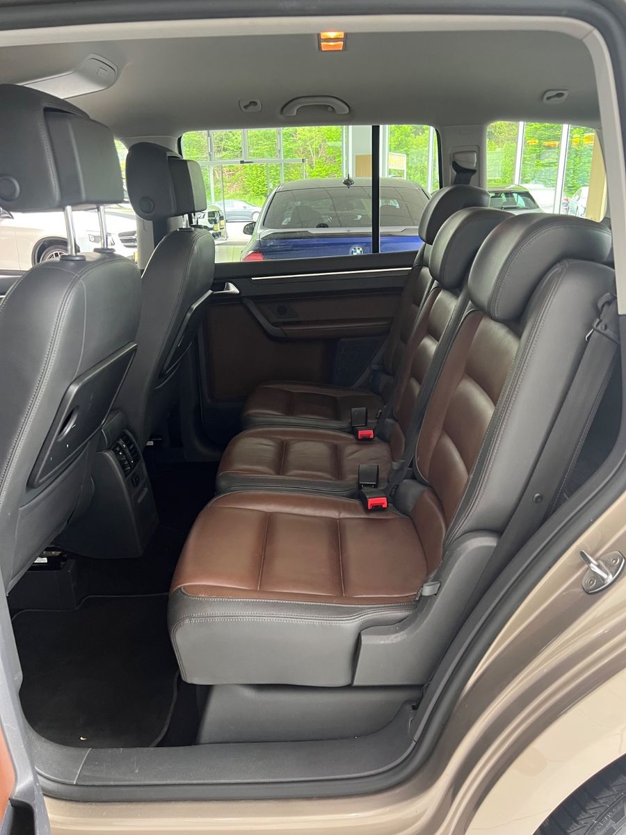Fahrzeugabbildung Volkswagen Touran Highline 2.0 TDI DSG *BI-Colour *