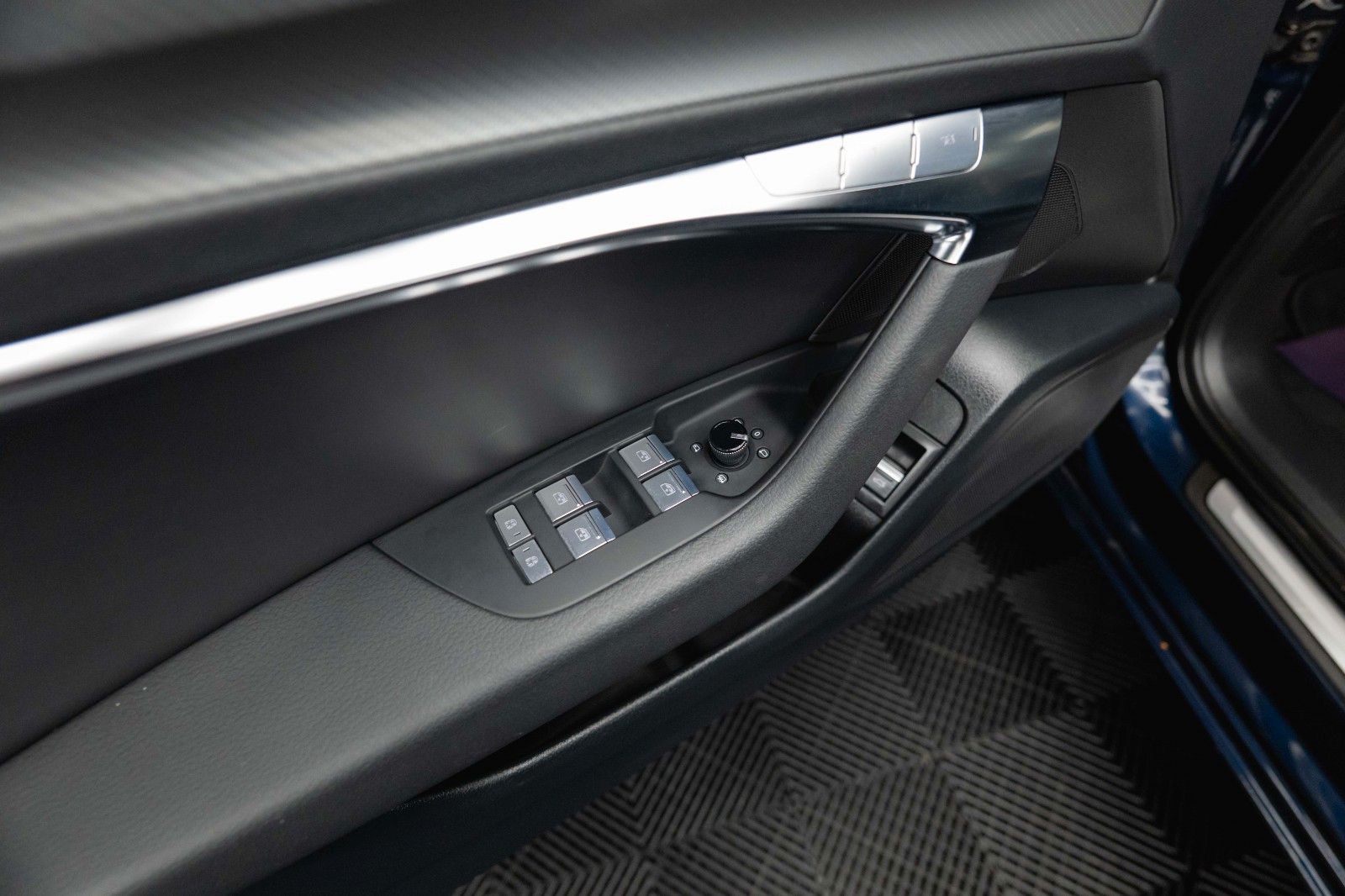 Fahrzeugabbildung Audi A6 55 TFSI quattro S-Line Sport Black Design ACC