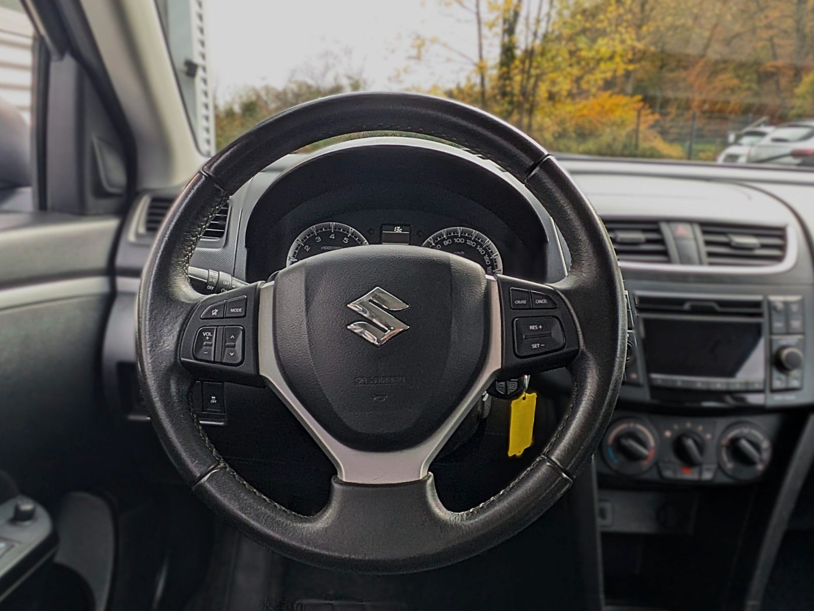 Fahrzeugabbildung Suzuki Swift 1.2 KLIMA TEMPOMAT ALLWETTER AHK ALU